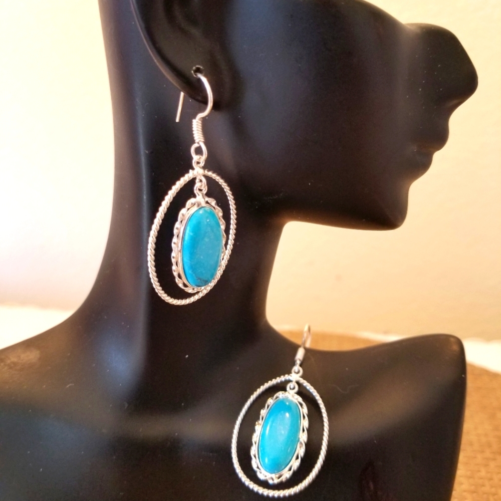 EXQUISITE EARRINGS NWOT